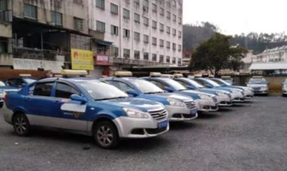 旌德县出租汽车停运时，应急服务车队上岗冲在前