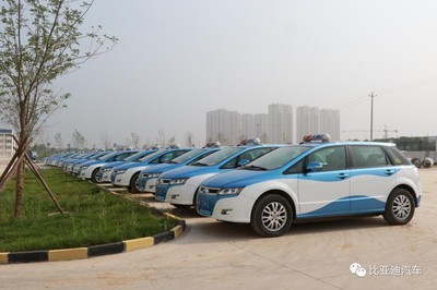太原出租车司机集体探访比亚迪 电动化转型的坚定步伐